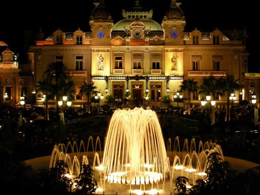 Casino in Monaco bei Nacht | Foto: via Wikimedia, gemeinfrei
