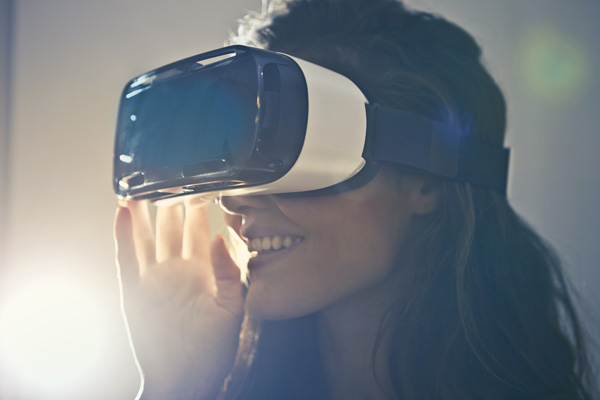 Frau mit VR Headset | Foto: Pexels, Creative Commons Zero (CC0) Lizenz